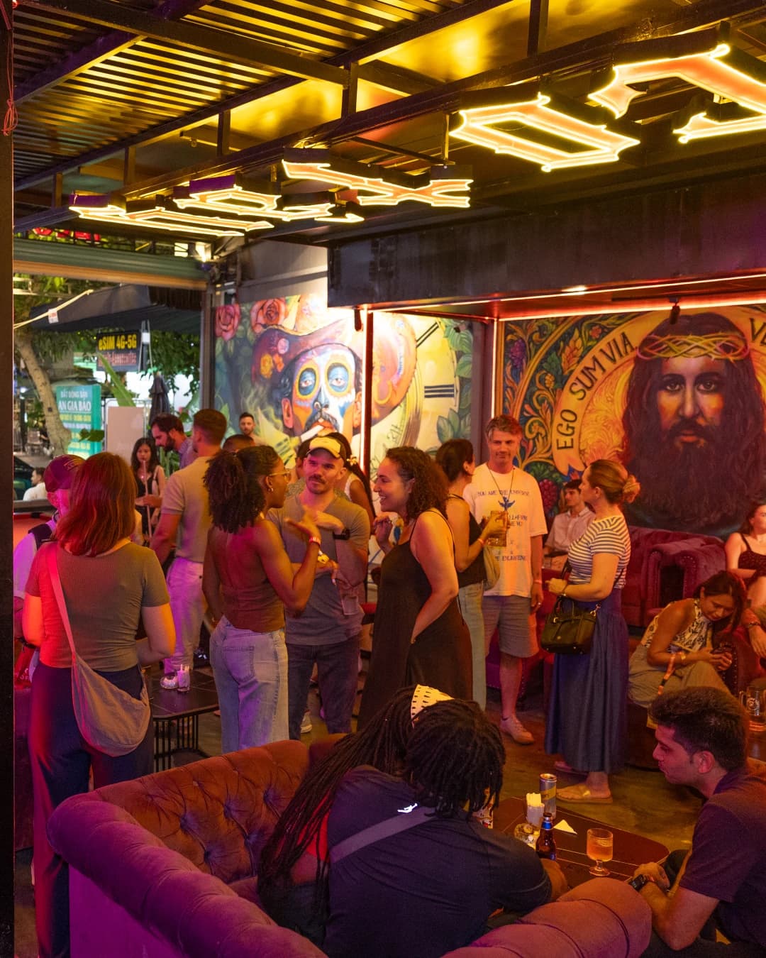The crowd and murals at Loco Tây